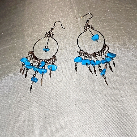 Turqoise and Silver Leaf Hoop Earrings. Excellent shape! - Picture 6 of 8